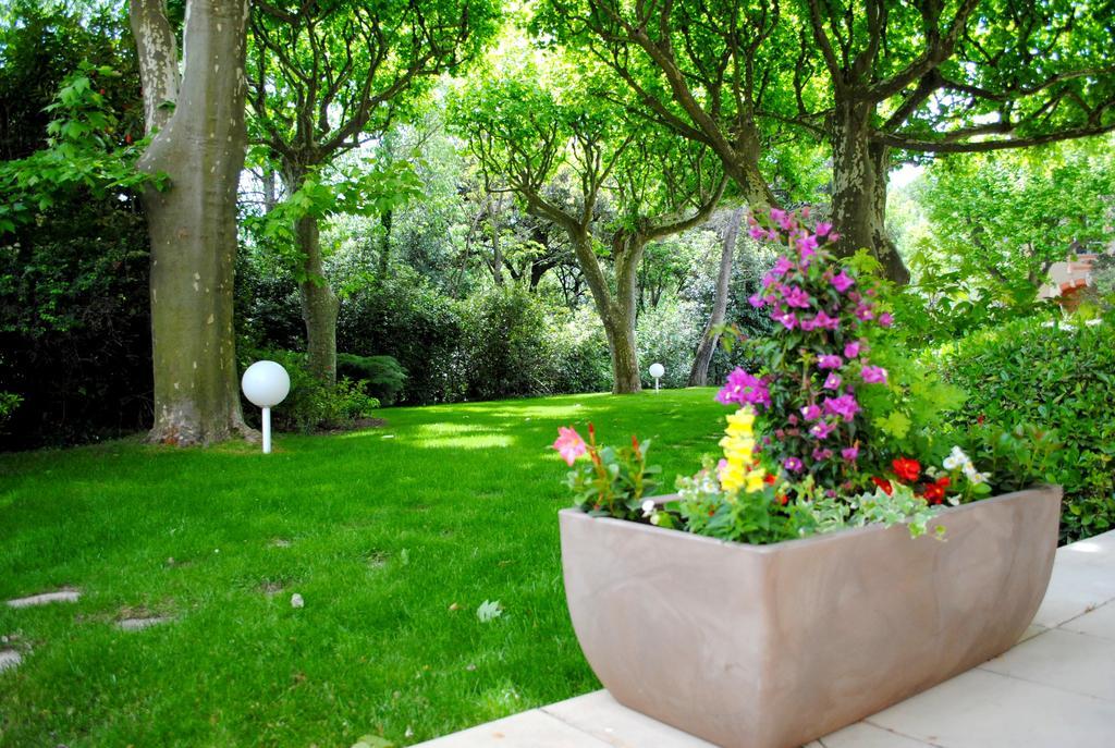 Societe Hoteliere De Montmirail Gigondas Exterior photo